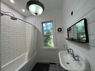 Eastern Oregon Three Bedroom Home - image 11