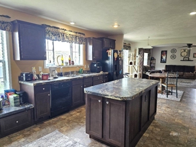 4 Bedroom 3 Bath Country Property - image 6