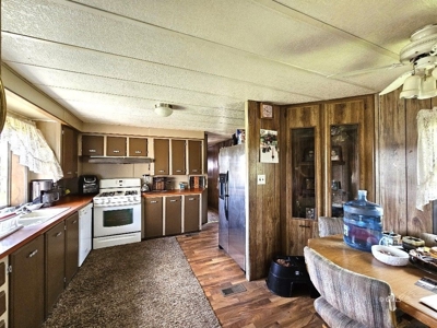 4 Bedroom 3 Bath Country Property - image 18
