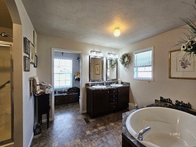 4 Bedroom 3 Bath Country Property - image 8