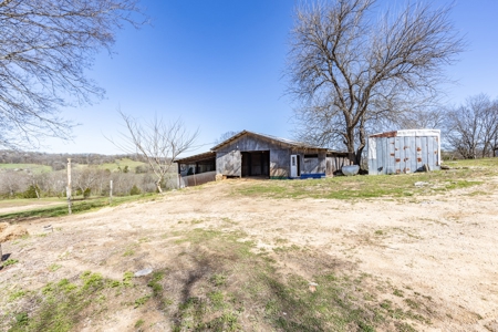 3 Dwellings, Barns, and Sheds to be Auctioned in Columbia TN - image 23