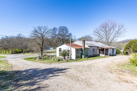 3 Dwellings, Barns, and Sheds to be Auctioned in Columbia TN - image 20