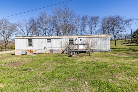 3 Dwellings, Barns, and Sheds to be Auctioned in Columbia TN - image 36