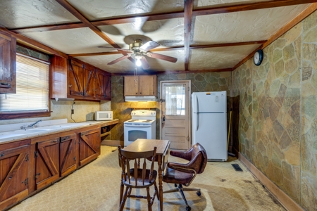 3 Dwellings, Barns, and Sheds to be Auctioned in Columbia TN - image 9