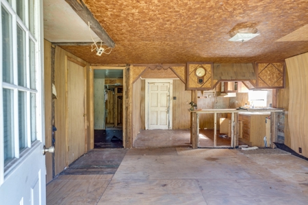 3 Dwellings, Barns, and Sheds to be Auctioned in Columbia TN - image 31