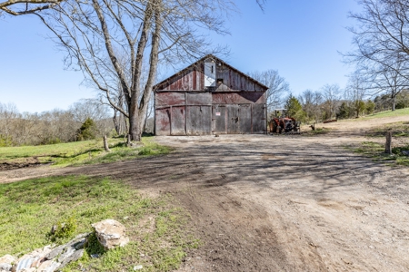 3 Dwellings, Barns, and Sheds to be Auctioned in Columbia TN - image 29