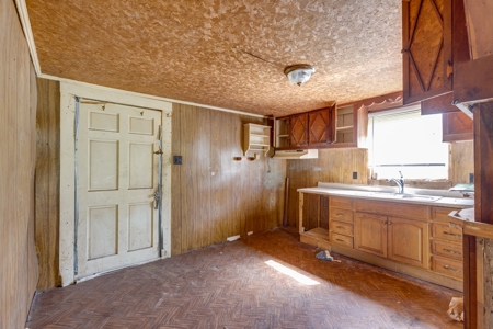 3 Dwellings, Barns, and Sheds to be Auctioned in Columbia TN - image 32