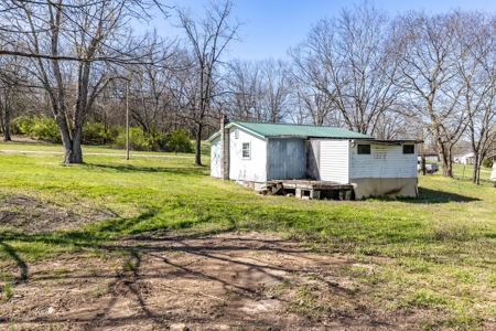 3 Dwellings, Barns, and Sheds to be Auctioned in Columbia TN - image 35