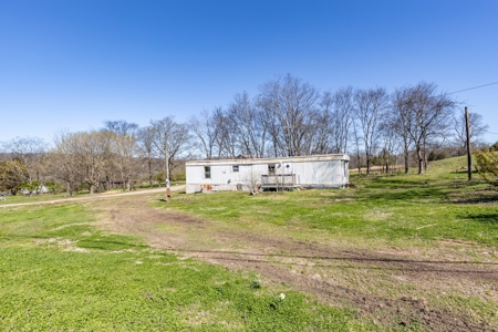 3 Dwellings, Barns, and Sheds to be Auctioned in Columbia TN - image 37