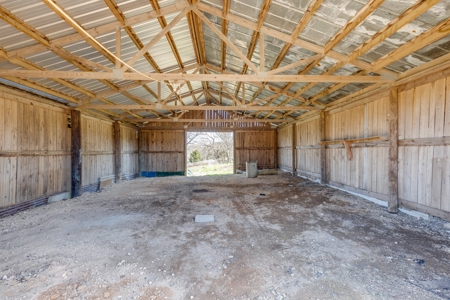 3 Dwellings, Barns, and Sheds to be Auctioned in Columbia TN - image 24