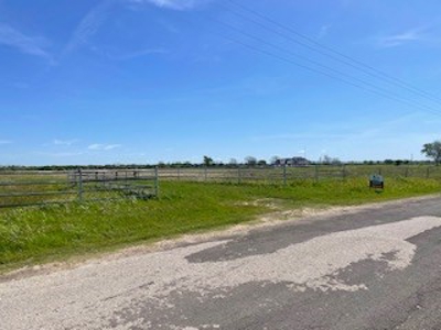 Land with Acreage for Sale in Corsicana, Texas - image 1