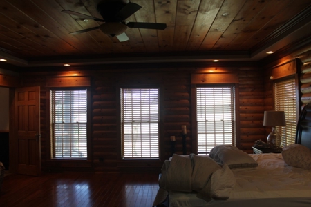 Beautiful Lodge style home - image 29