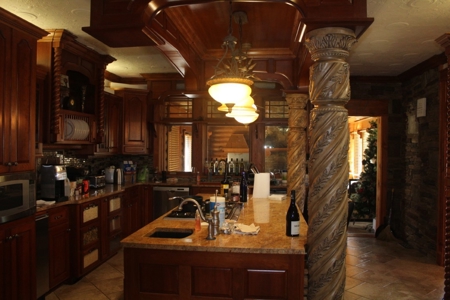 Beautiful Lodge style home - image 21