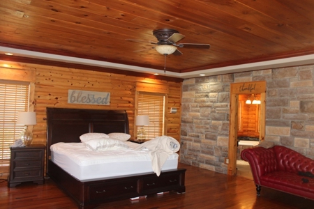 Beautiful Lodge style home - image 25