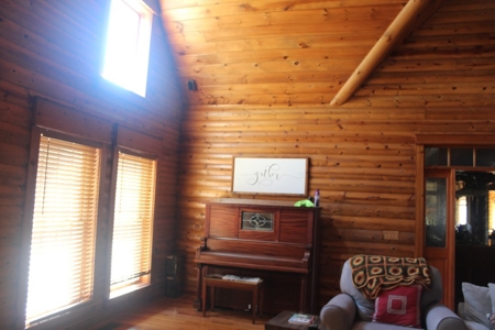 Beautiful Lodge style home - image 18