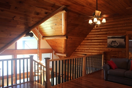 Beautiful Lodge style home - image 38