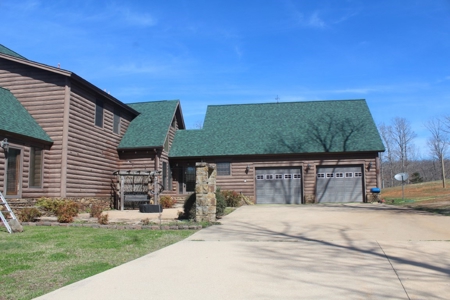 Beautiful Lodge style home - image 2