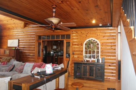 Beautiful Lodge style home - image 20
