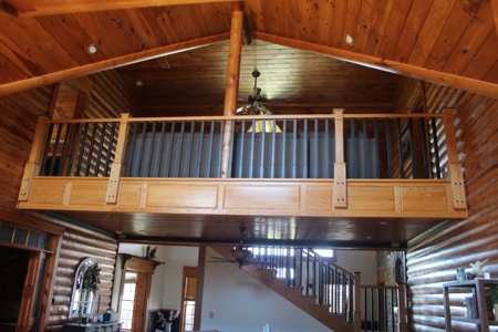Beautiful Lodge style home - image 17