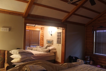 Beautiful Lodge style home - image 40