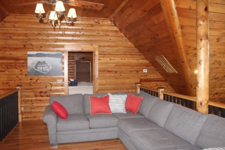 Beautiful Lodge style home - image 32