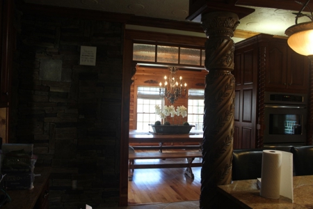 Beautiful Lodge style home - image 23