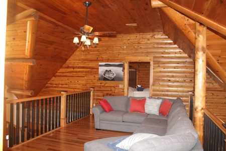 Beautiful Lodge style home - image 37