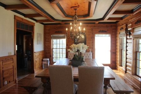 Beautiful Lodge style home - image 7