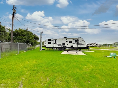 RV PARK In HOLIDAY BEACH - image 9