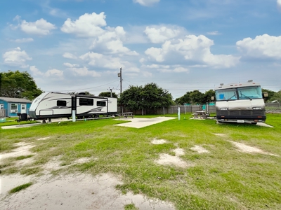 RV PARK In HOLIDAY BEACH - image 11