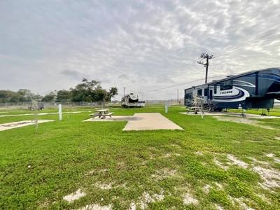 RV PARK In HOLIDAY BEACH - image 2