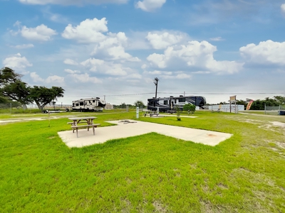 RV PARK In HOLIDAY BEACH - image 10
