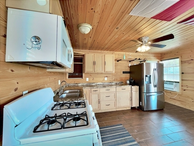 RV PARK In HOLIDAY BEACH - image 17
