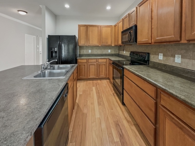 Elegant 3BR/3BA Spring Hill Home with Modern Upgrades - image 8