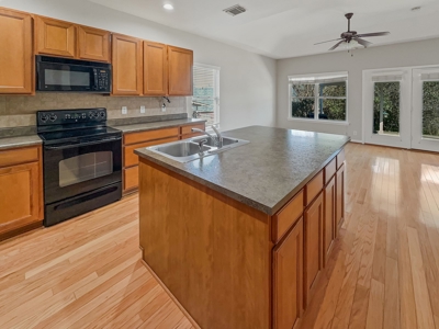 Elegant 3BR/3BA Spring Hill Home with Modern Upgrades - image 4