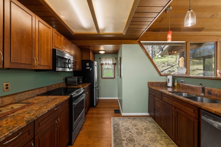 Enchanting 58.92-Acre Estate with Rustic Guest House - image 12