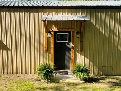 Winnsboro Wood County Texas Furnished Barndominium 6 Acres - image 1