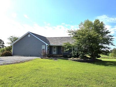 Equisite Missouri Ozarks Home with Breathtaking Views - image 24