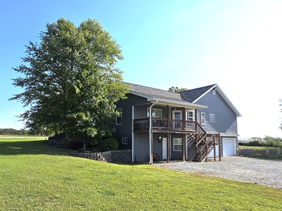 Equisite Missouri Ozarks Home with Breathtaking Views - image 26