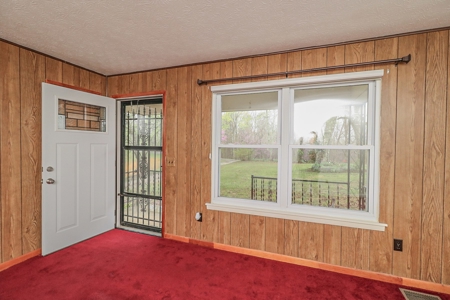 Country home for sale on Lake Cumberland in Monticello KY - image 6
