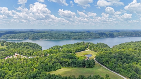 Country home for sale on Lake Cumberland in Monticello KY - image 42