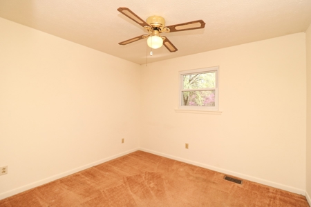 Country home for sale on Lake Cumberland in Monticello KY - image 20