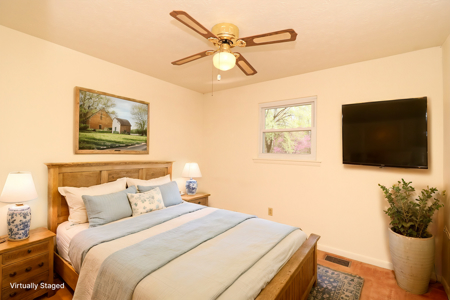 Country home for sale on Lake Cumberland in Monticello KY - image 49