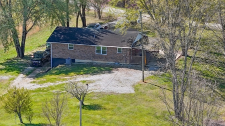 Country home for sale on Lake Cumberland in Monticello KY - image 4