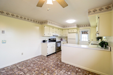Country home for sale on Lake Cumberland in Monticello KY - image 9
