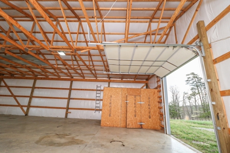 Country home for sale on Lake Cumberland in Monticello KY - image 30