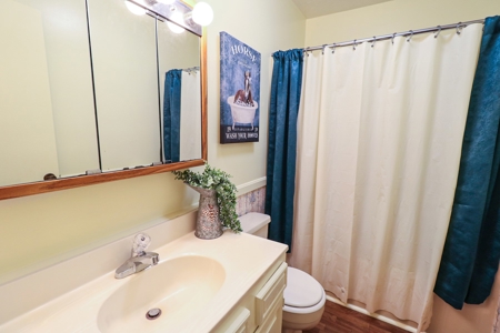 Country home for sale on Lake Cumberland in Monticello KY - image 13