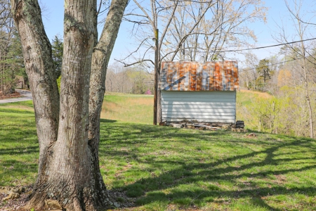 Country home for sale on Lake Cumberland in Monticello KY - image 38