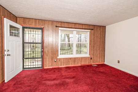 Country home for sale on Lake Cumberland in Monticello KY - image 5