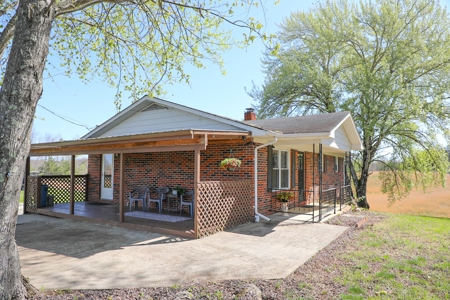 Country home for sale on Lake Cumberland in Monticello KY - image 2